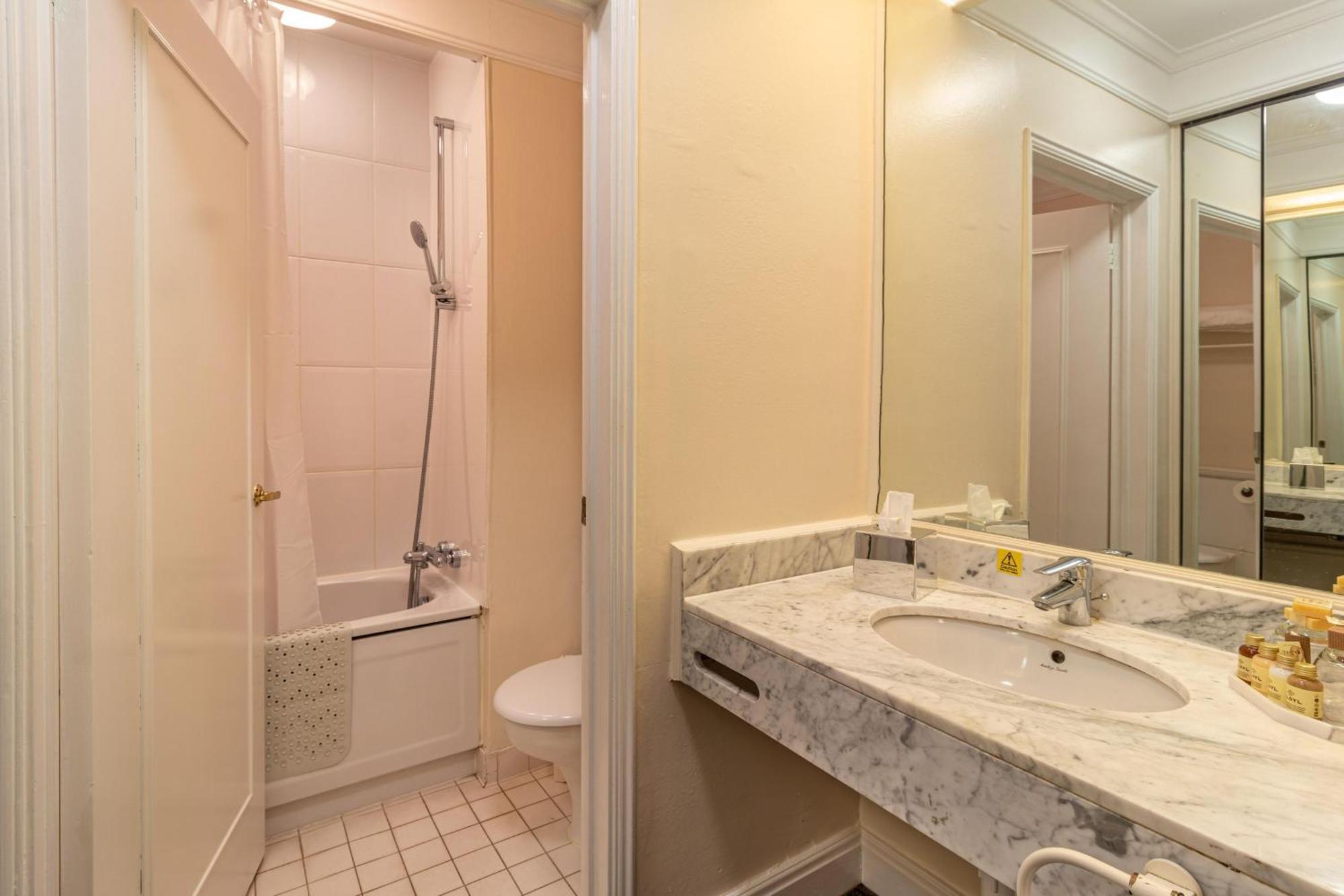 Bromsgrove Hotel And Spa Екстер'єр фото